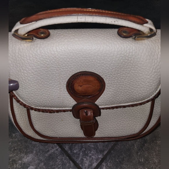 Dooney & Bourke Handbags - Dooney & Bourke Essex Ivory Cream Leather Brown Vintage Purse Missing Strap
